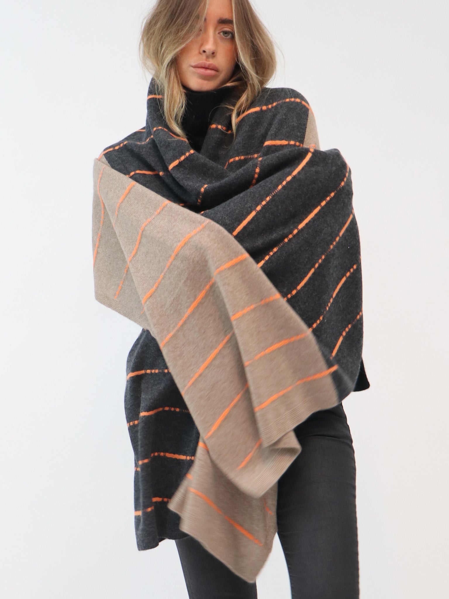 Cashmere Scarf vs. Wool Scarf: Which One Is Worth the Investment?