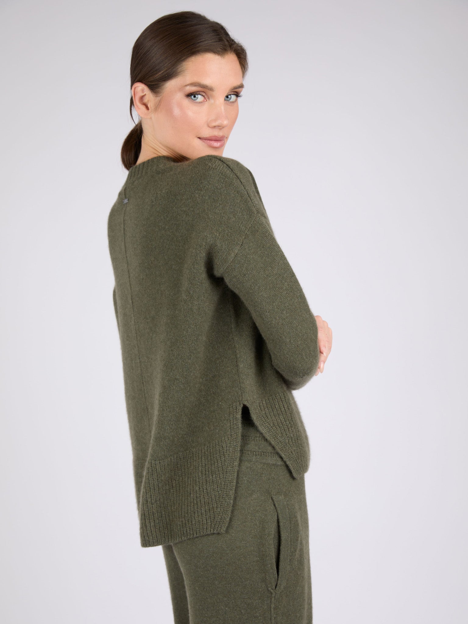 Women Cashmere Crewneck with High/Low hem