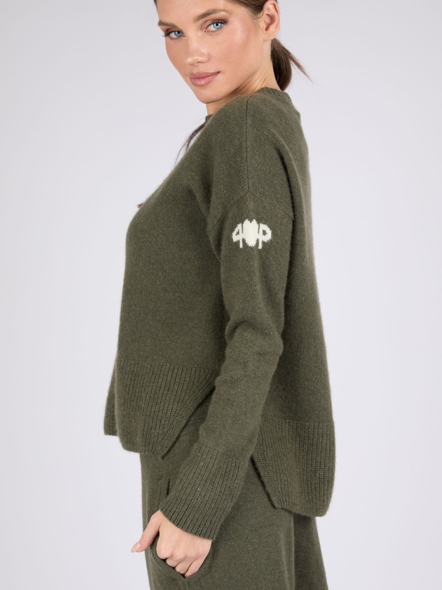 Women Cashmere Crewneck with High/Low hem