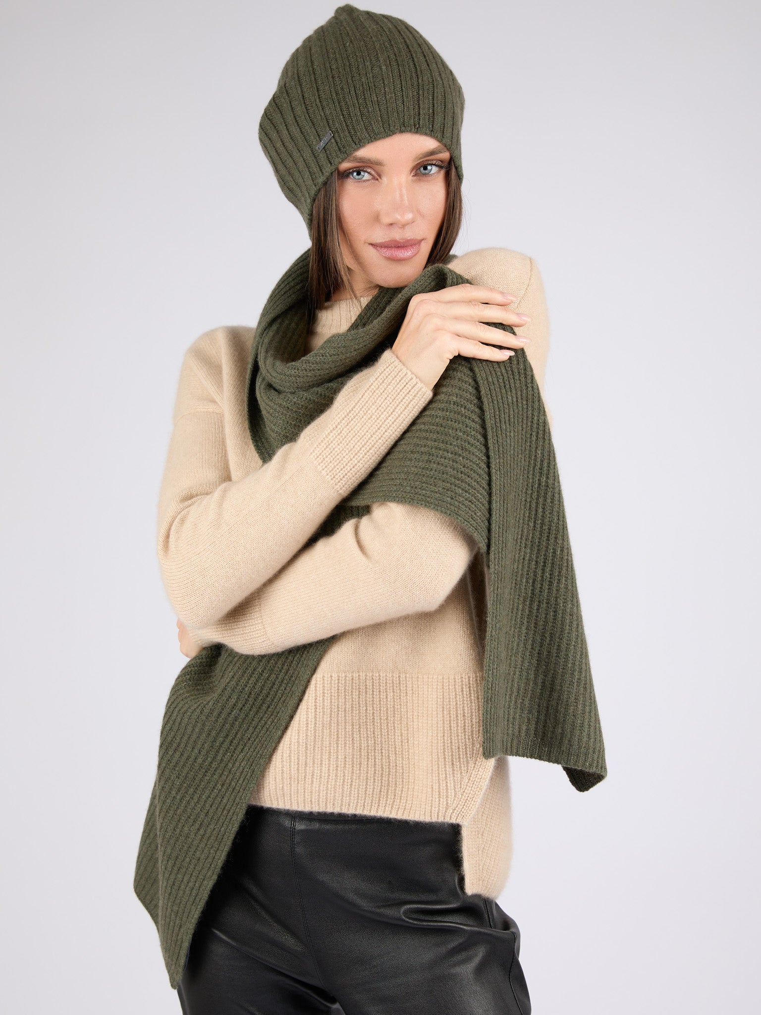 Unisex extremely soft ribbed cashmere scarf