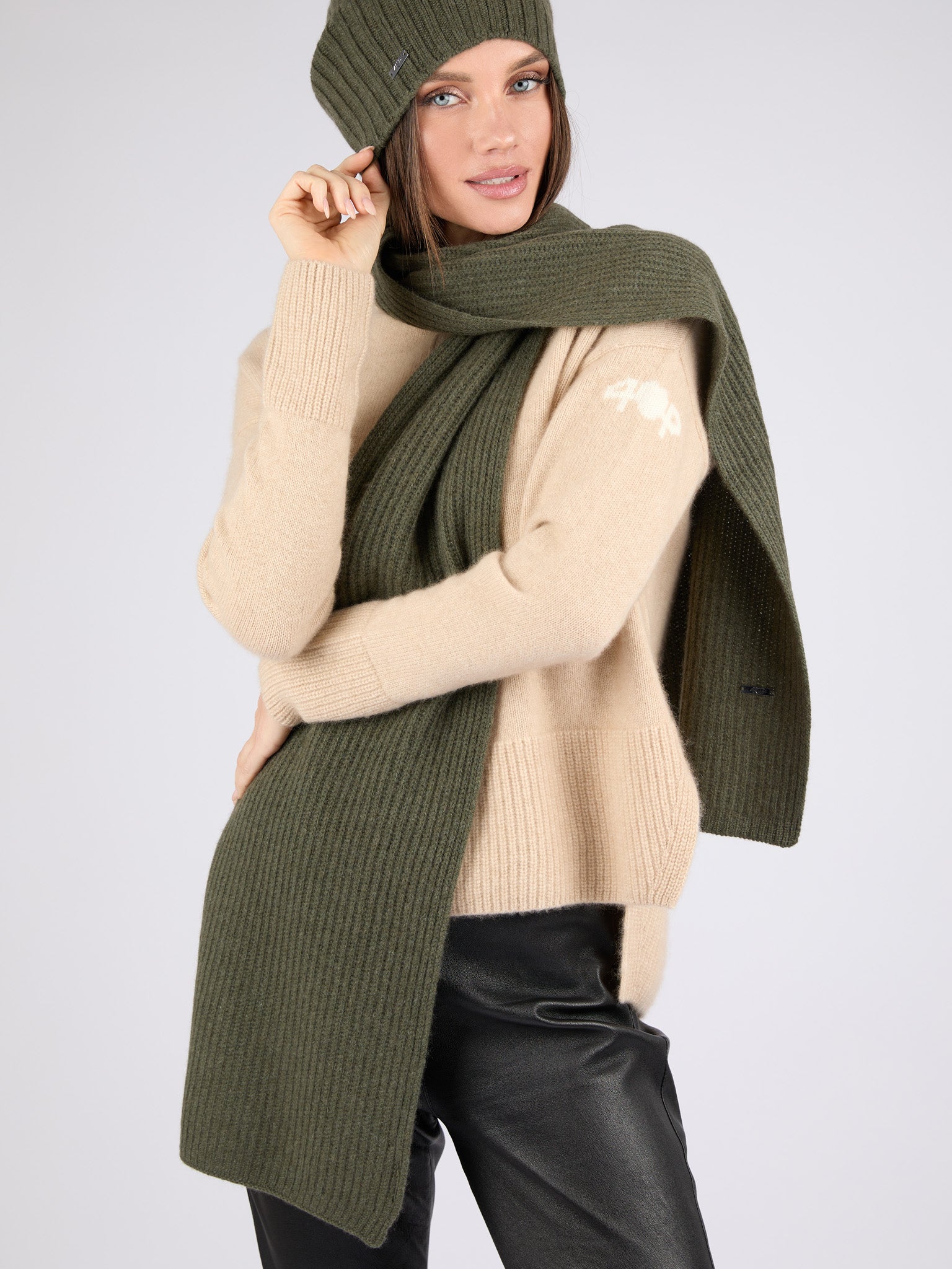 Unisex extremely soft ribbed cashmere scarf