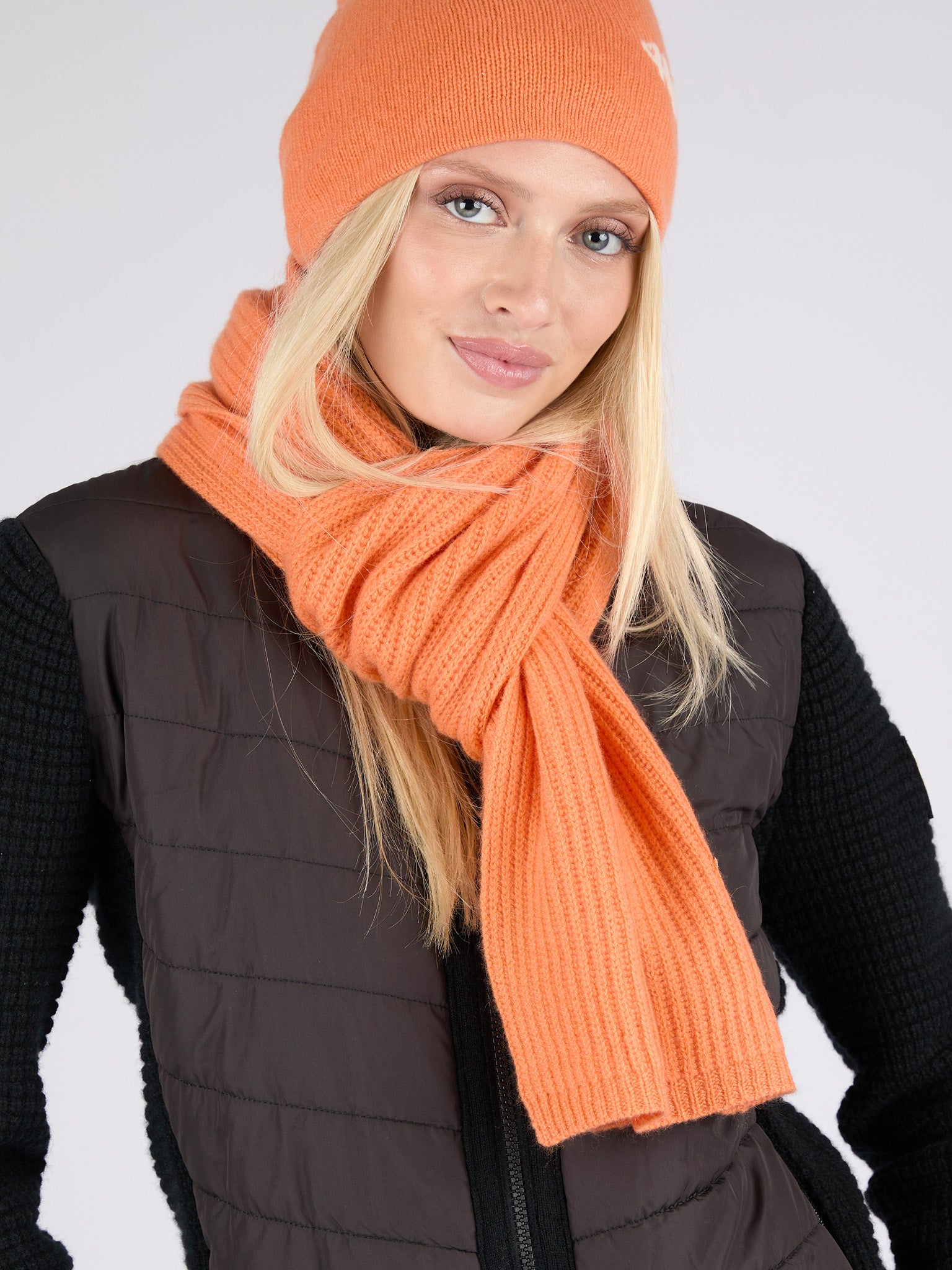 Unisex extremely soft ribbed cashmere scarf