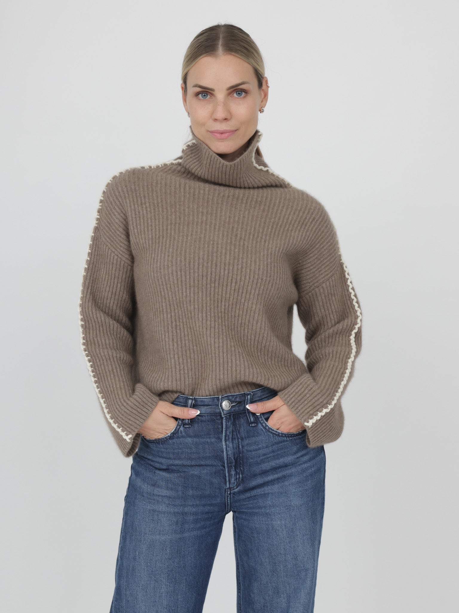 Cashmere Turtleneck with detail on Sleeves